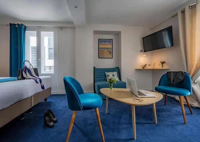 Un Hotel Sur Le Port