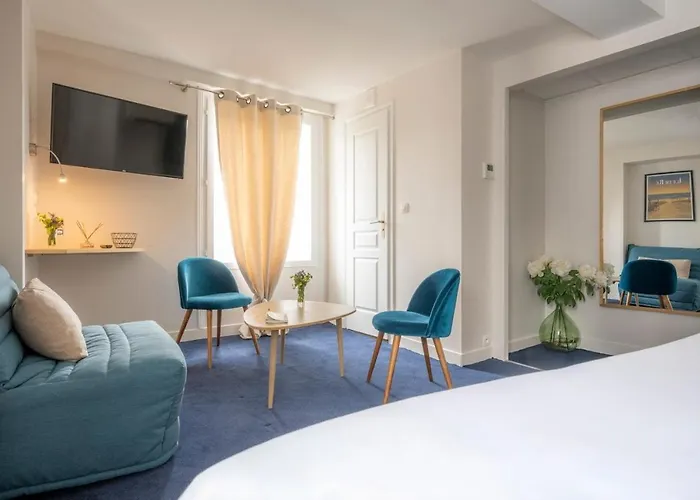 Un Hotel Sur Le Port