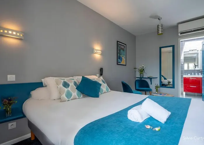 Un Hotel Sur Le Port